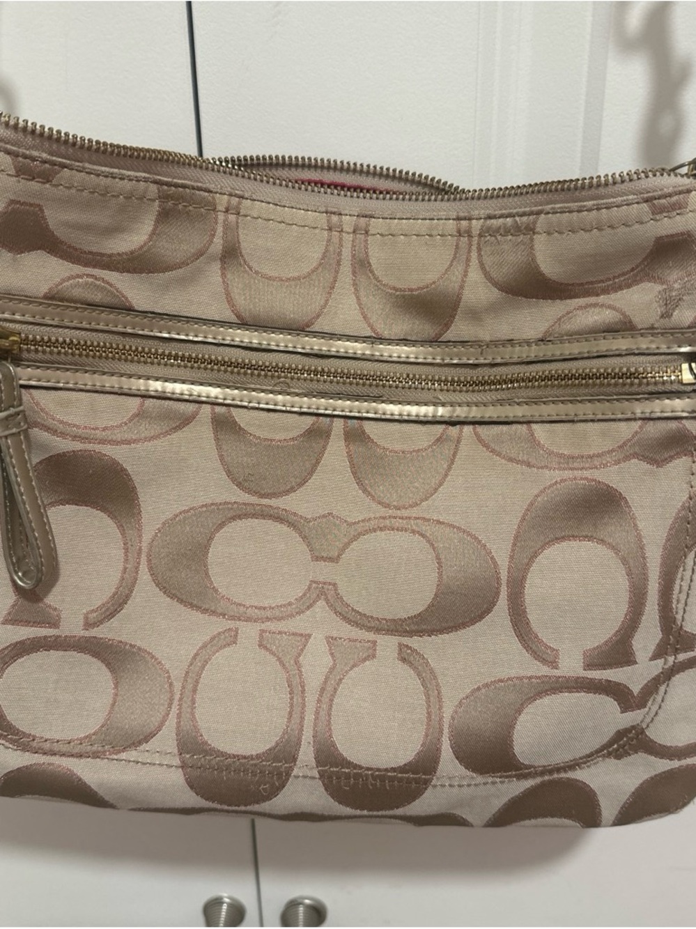 Crossbody Poppy coach bag beige and pink